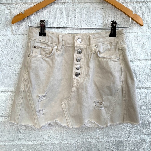 Free People Denim A line Worn White Distressed Exposed Button Fly Mini Skirt 25 - Picture 2 of 7